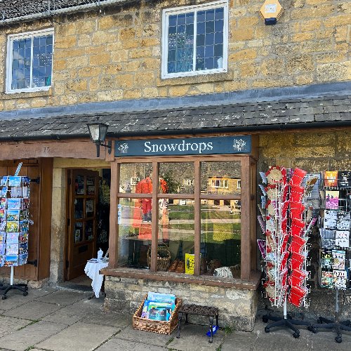 Fashion Clothes and Accessories Shops in Broadway Worcestershire