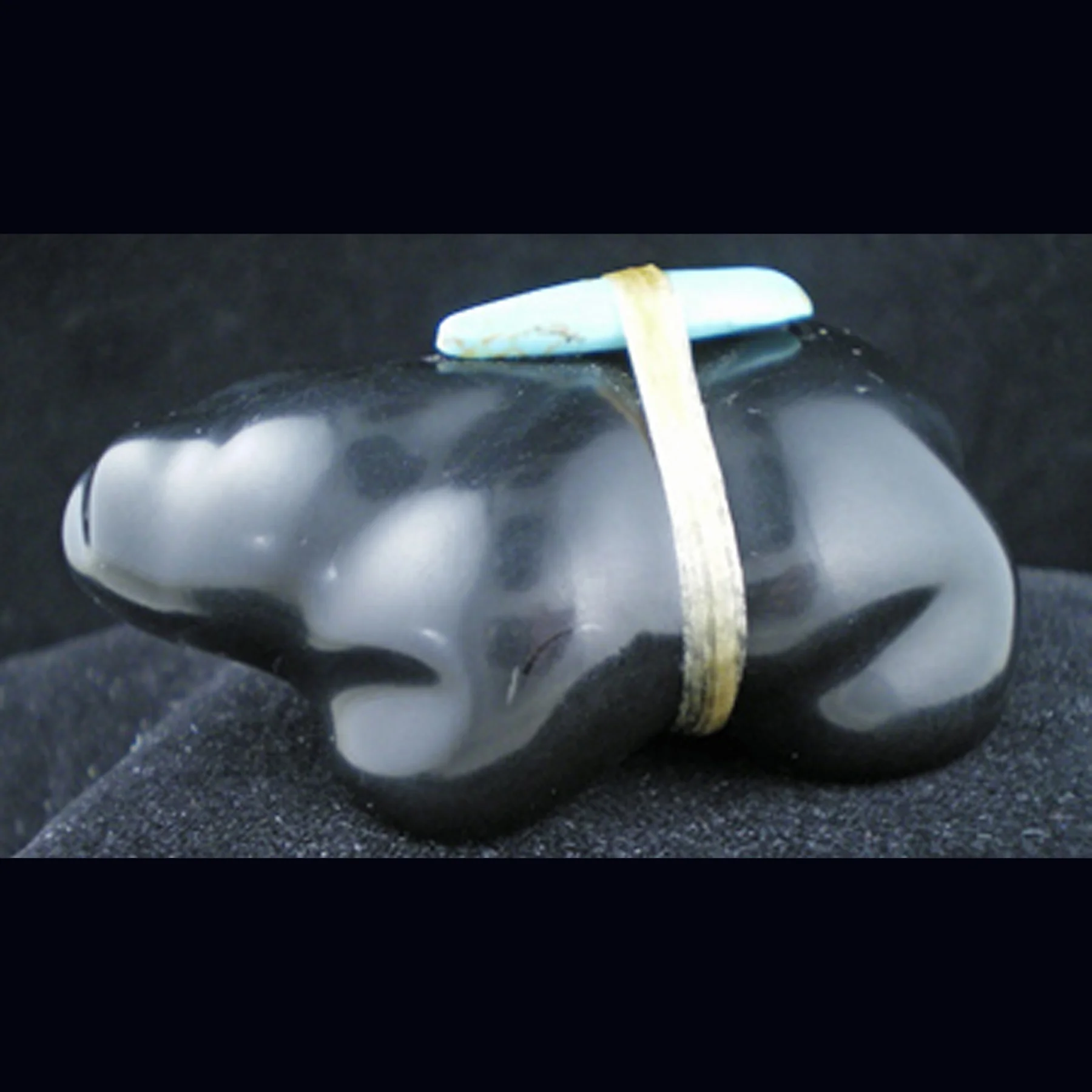 RN47L-Square-Herb-Halate-bear-Zuni-fetish-600.jpg