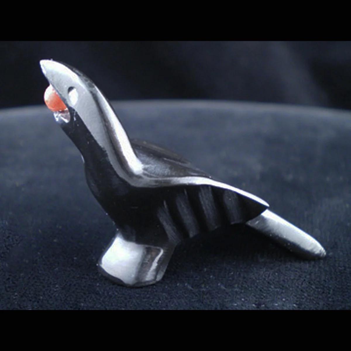 RR76L-Square-Calvert-Bowannie-Zuni-raven-carving-400.jpg