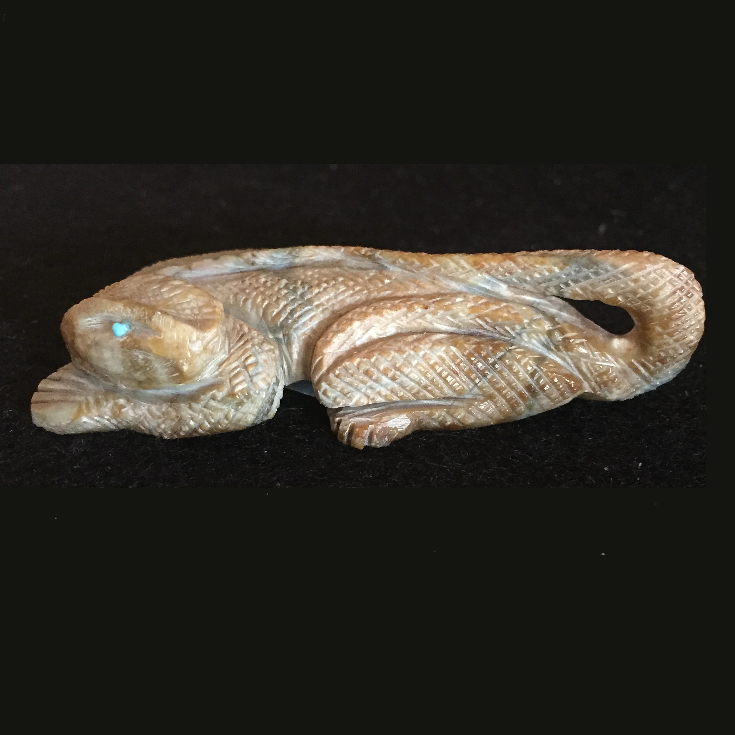 SH12F-Square-Zuni-Fabian-Tsethlkai-lizard fetish carvingr-1000.jpg