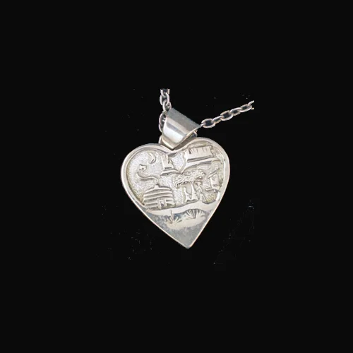 JY87V-Calvin-Begay-Navajo-heart-pendant-500.jpg