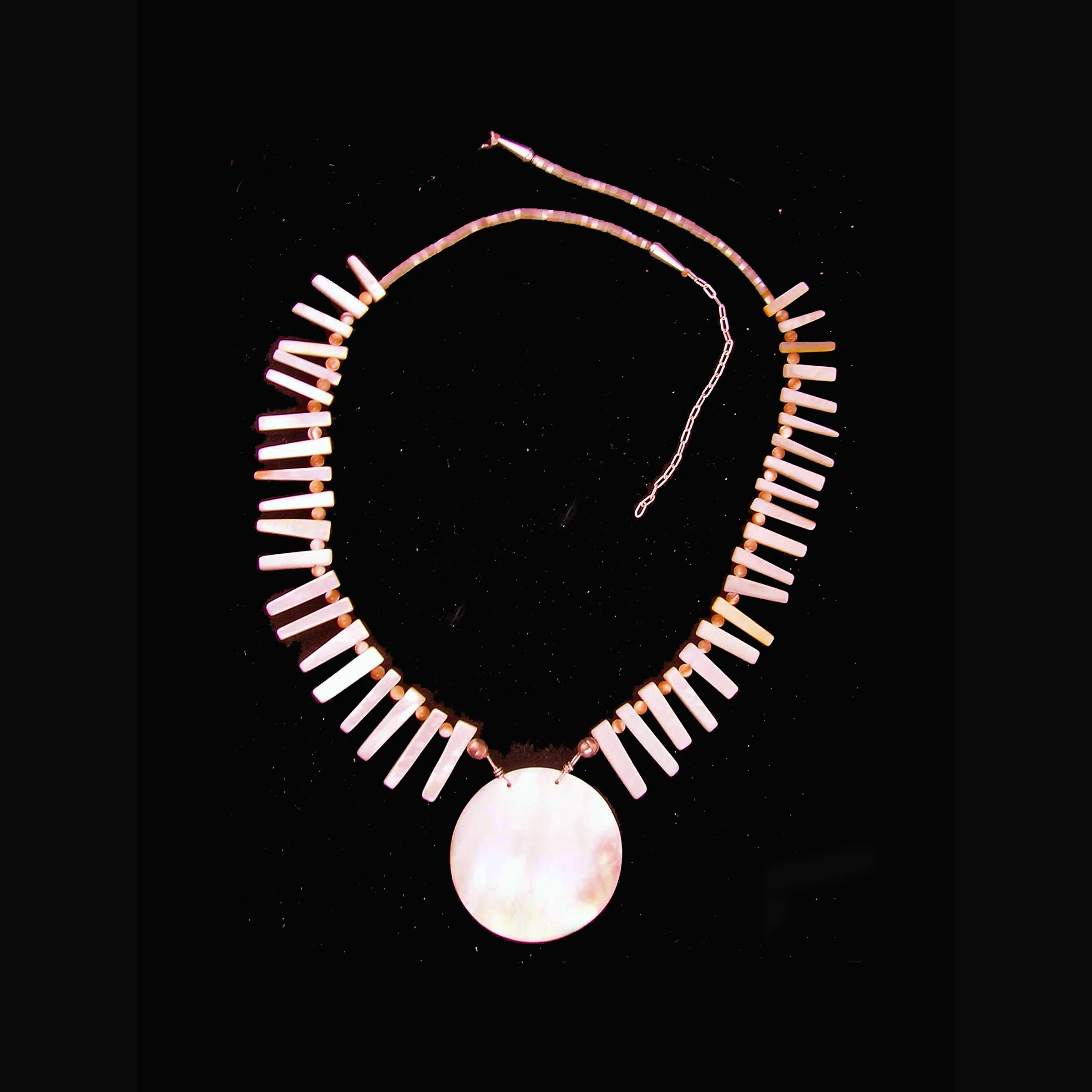 MT37-Santo-Domingo-Eunice-Selestewa-shell-necklace-8.jpg
