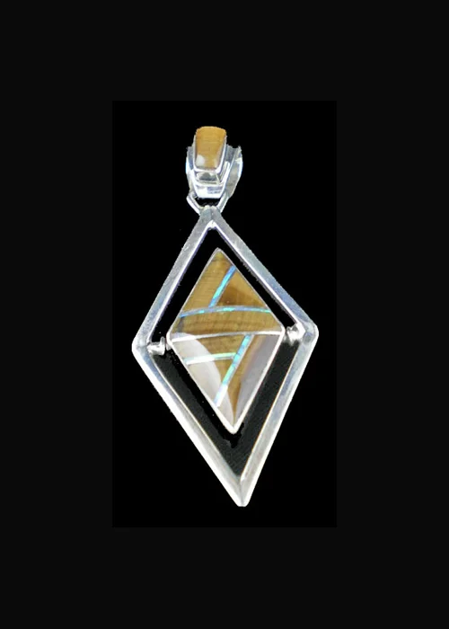 MW99F-Navajo-diamond-shape-spinner-pendan-500t.jpg