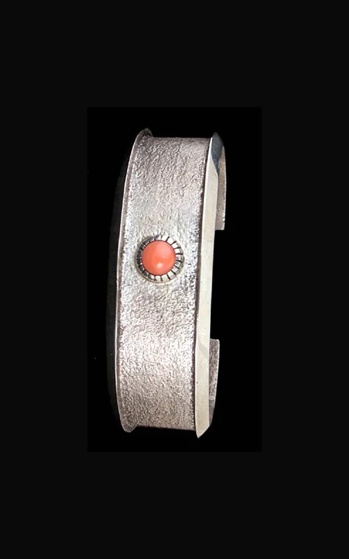 MJ23-Chris-Begay-Navajo-cuff-bracelet-600.jpg