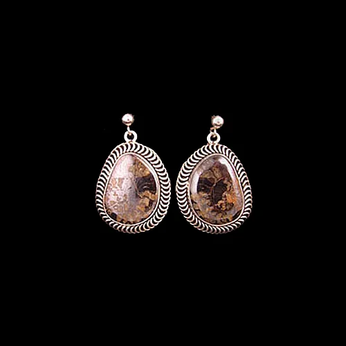 MA63-Laura-Willie-Navajo-earrings-500.jpg