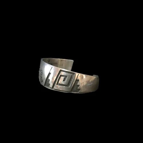 J032L-Hopi-bracelet-overlay-mudhead-500x.jpg