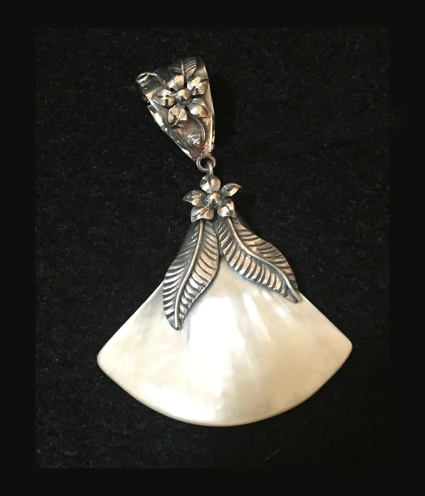 G057_Muskogee-Creek-Shell-Pendant-700.jpg