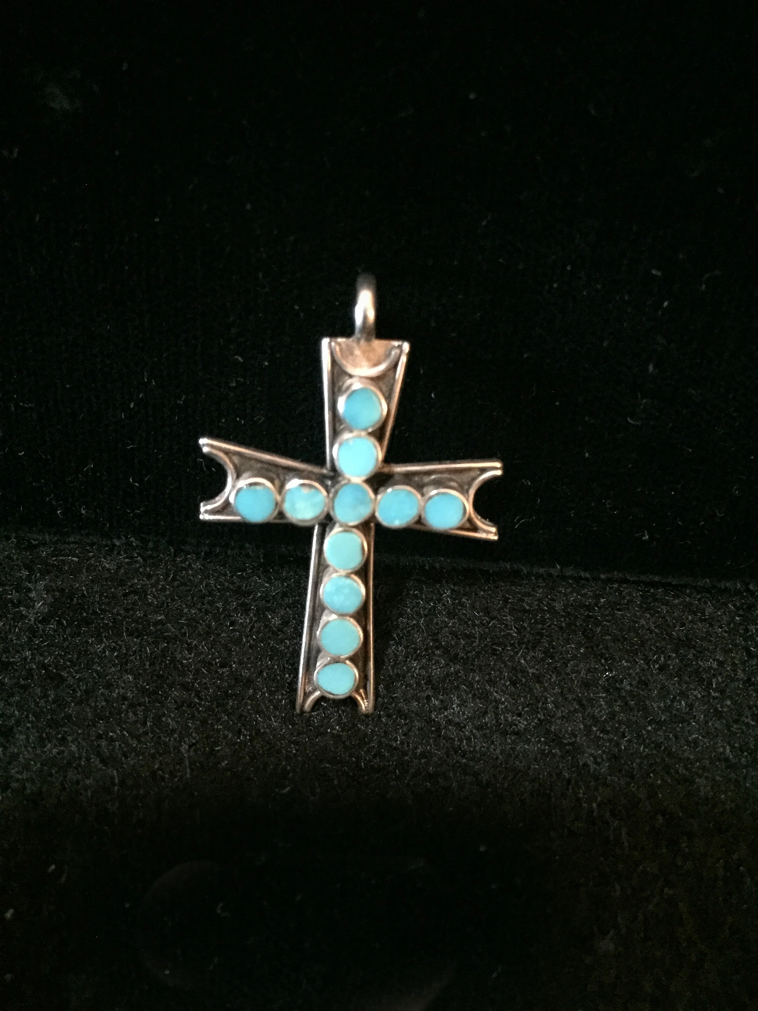 MS69-Zuni-VH-cross-with turquoise cabsx.jpg