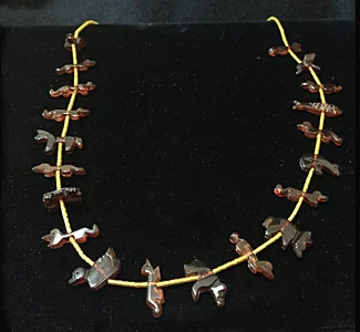 MS04-Navajo-amber-carved-animals-necklace-1k325.jpg