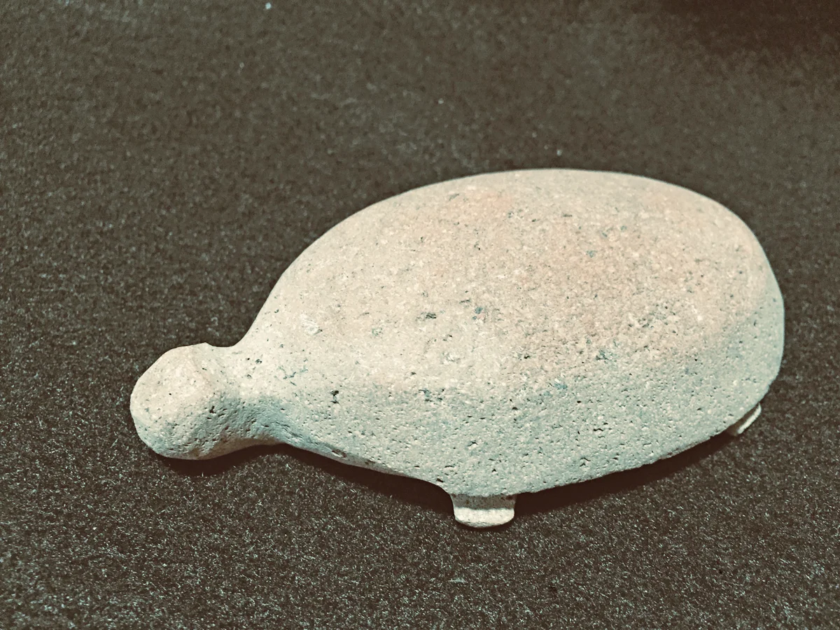 CS604L_Salvador-Romero_Cochiti_turtle-fetish-in-found-stone.jpg