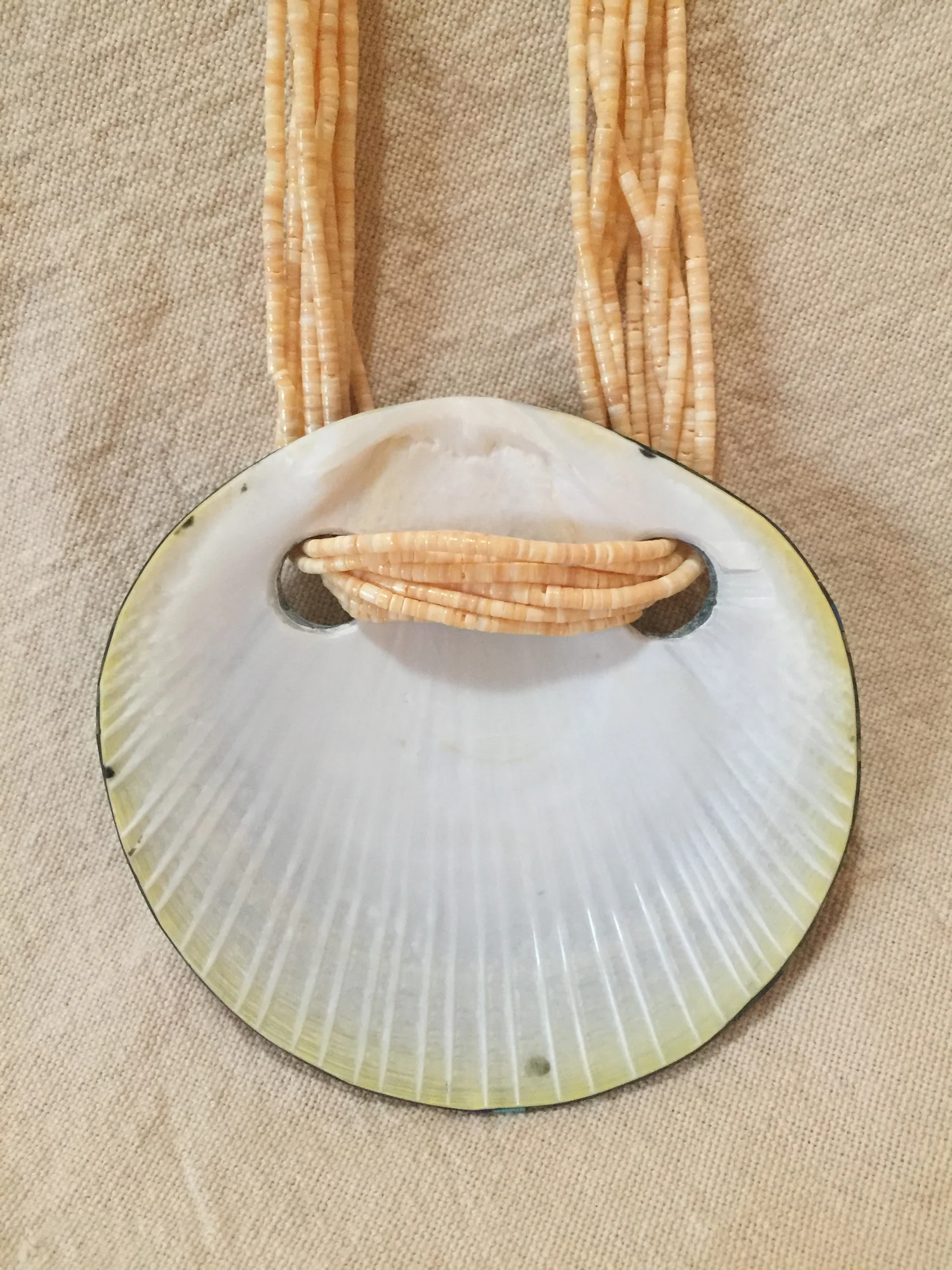 MR06V_Kewa-Santo-Domingo_Angie-Reano_shell-pendant-necklace.jpg