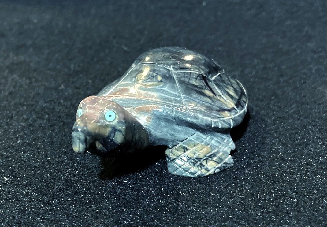 Sammy Smith Navajo Turtle fetish carving. — Find Zuni fetishes