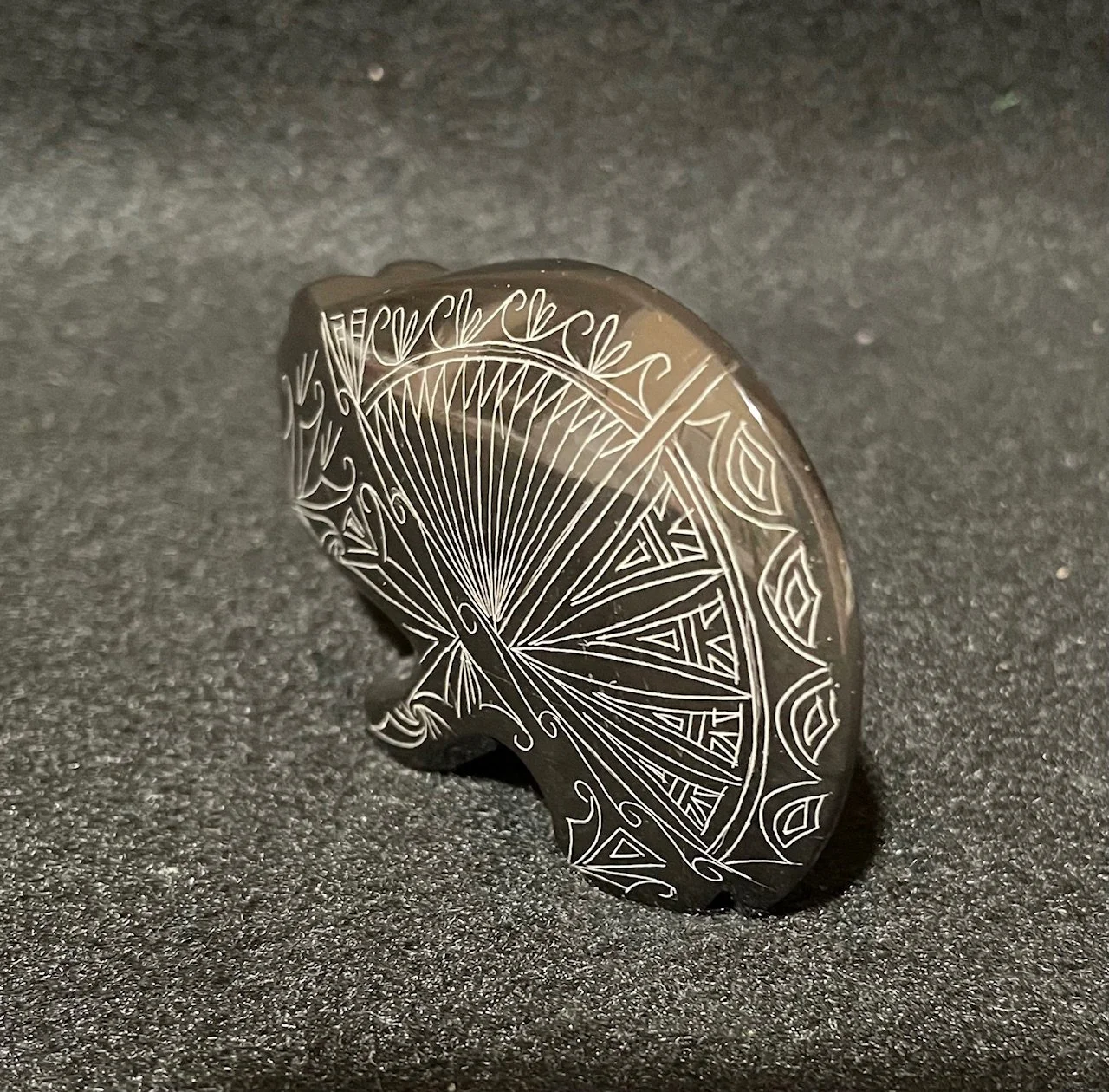 Jonathan Natewa Zuni fetish bear carving black with etched designs 