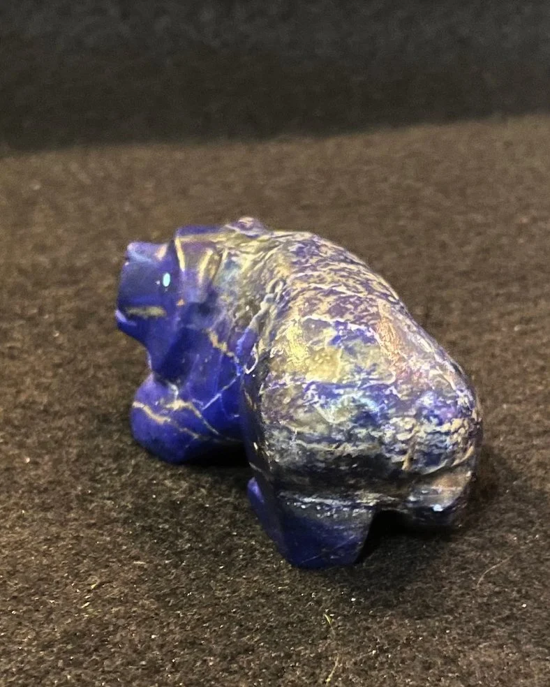 Ri85V_Zuni_Dee-Edaakie_lapis_bear-fetish-carving-400.jpg