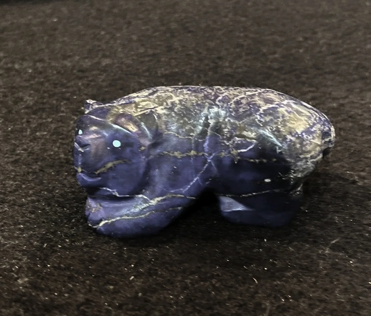 Ri85F_Zuni_Dee-Edaakie_lapis_bear-fetish-carving-400.jpg