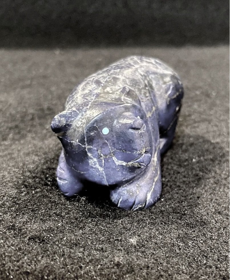 Ri85FF_Zuni_Dee-Edaakie_lapis_bear-fetish-carving-400.jpg