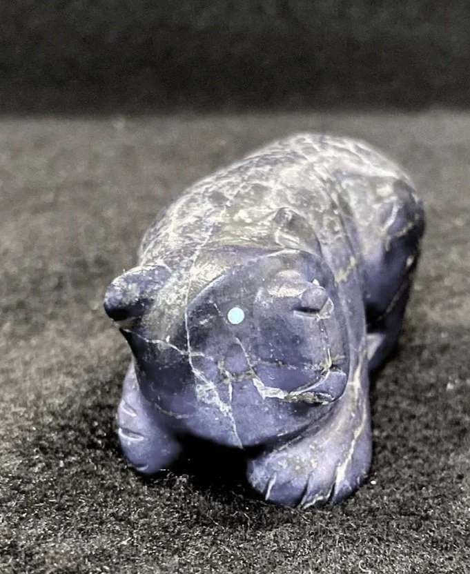 Ri85FF_Zuni_Dee-Edaakie_lapis_bear-fetish-carving-400.jpg