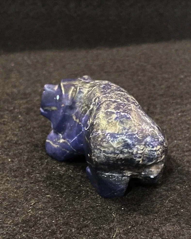 Ri85V_Zuni_Dee-Edaakie_lapis_bear-fetish-carving-400.jpg