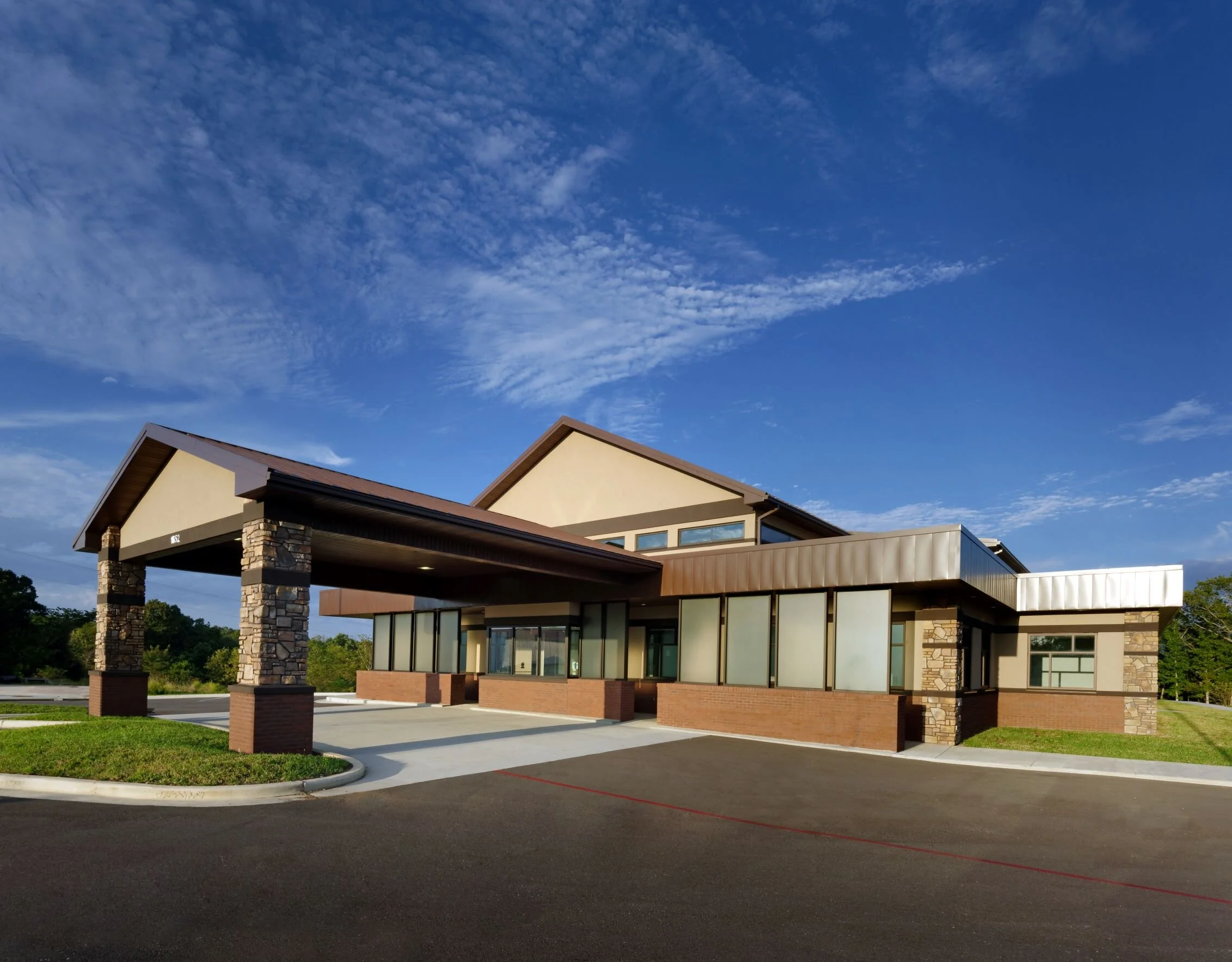 CentralOzarksMedCntr-Ext-02.jpg