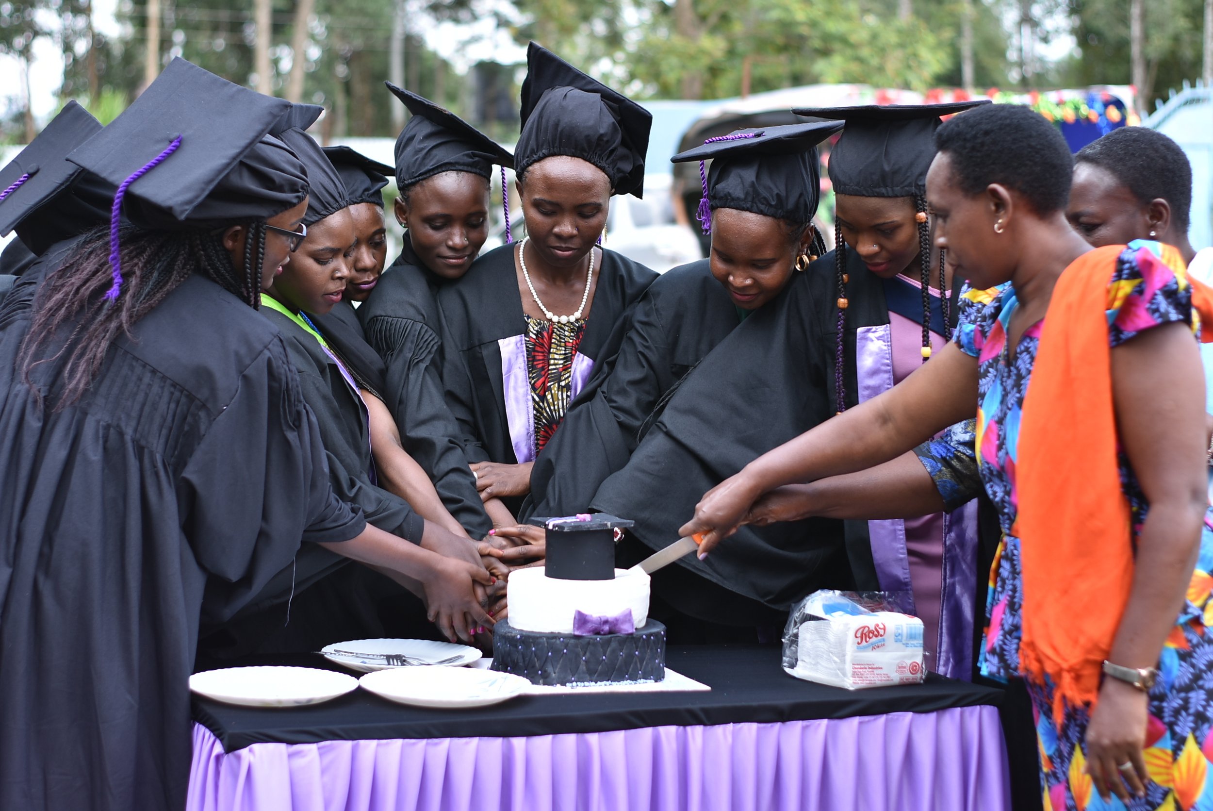 Graduates cut their cake