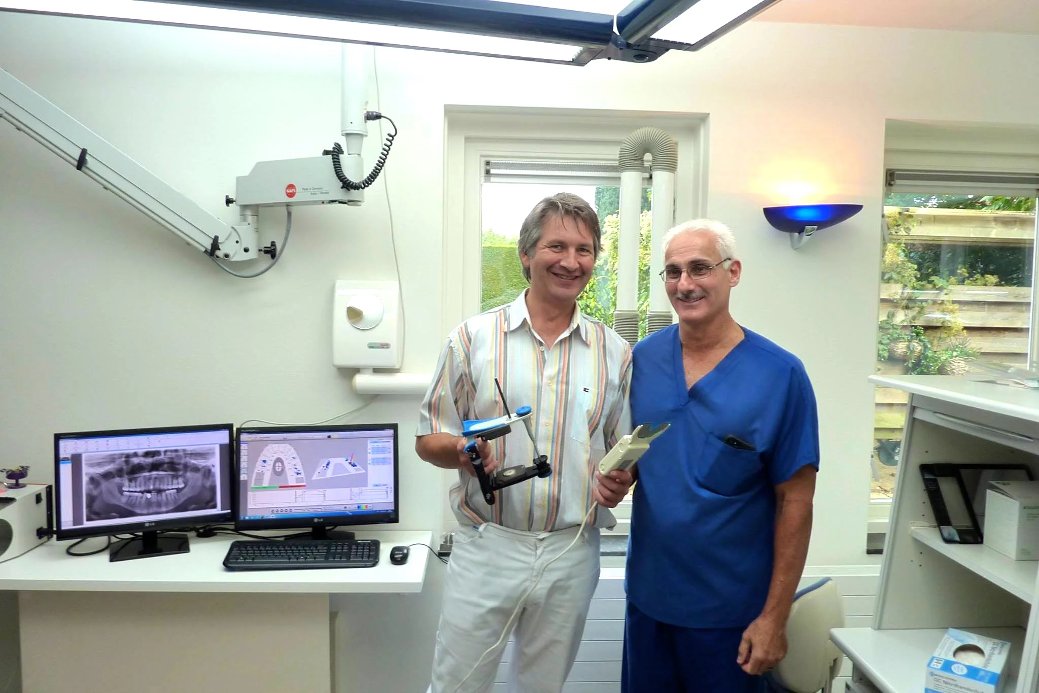 Hugo Vreugdenhil (links) en Dr. Robert B. Kernstein (VS), voorvechter van de T-scan