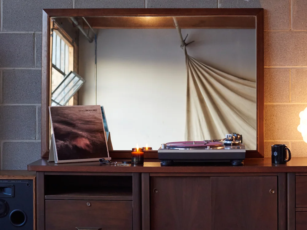 Record_Easel_Luxary_Soy_Candle.jpg