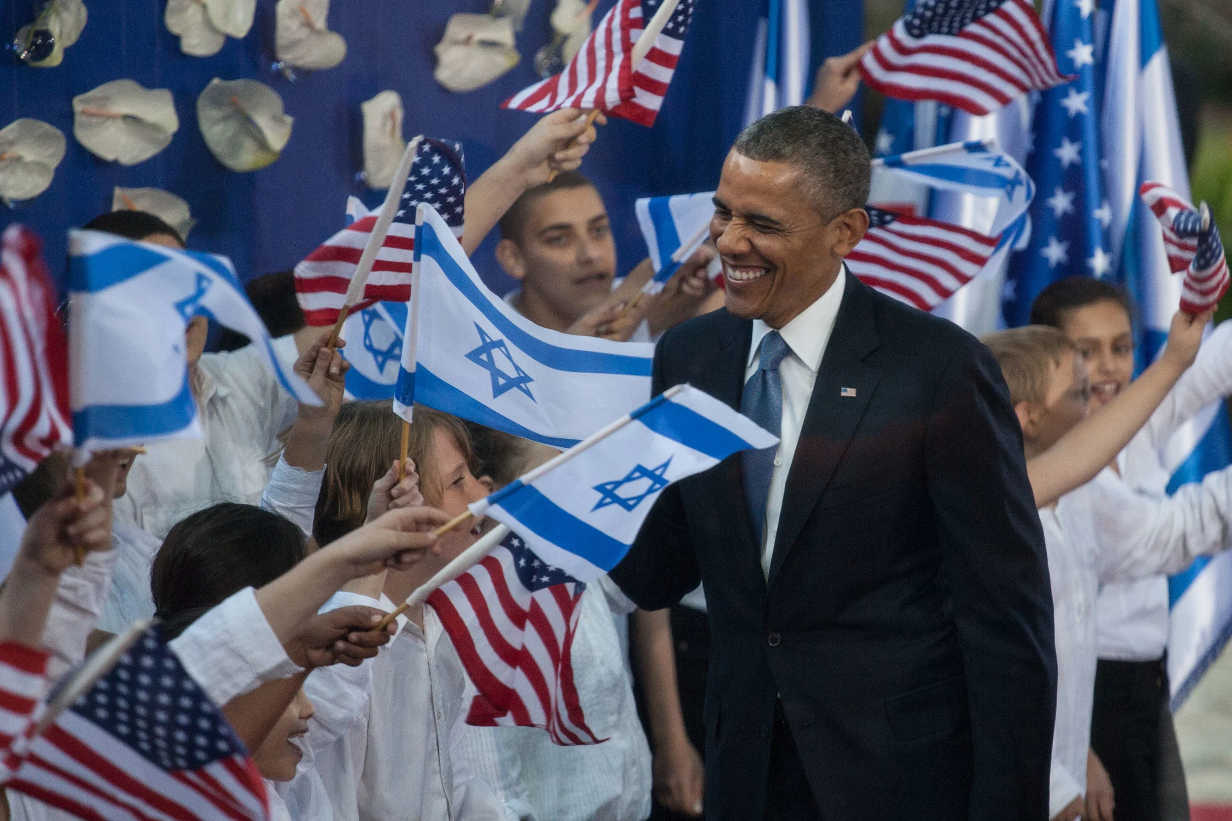 Obama-children-flags.jpg