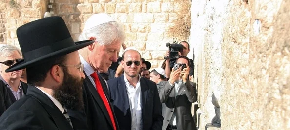 Bill+at+the+Wailing+Wall+OgfA2EL2X7sl.jpg