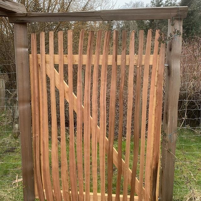 Here&rsquo;s a little work I did on a small cabin in a remote area. Nice to have safe work during a challenging time. #cedar #gate #splitcedar #faciaboards #simplestorage #funkycabins