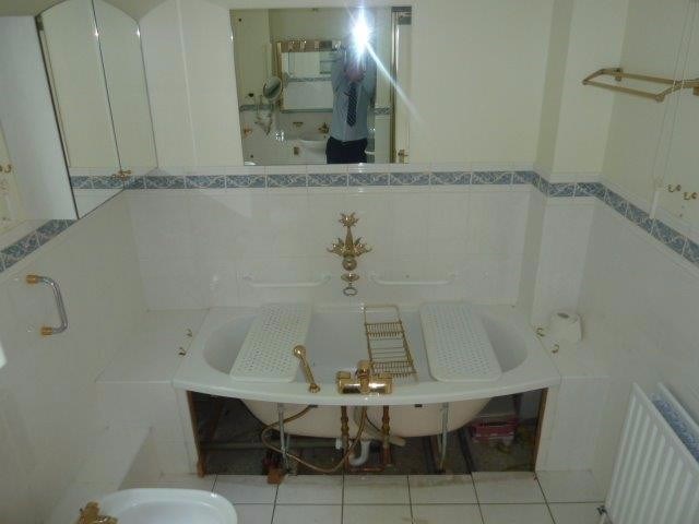 Flat 9 En - Suite Bath and tiling.jpg