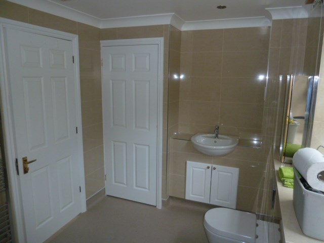 Flat 9 ensuite complete shower cubicle.jpg