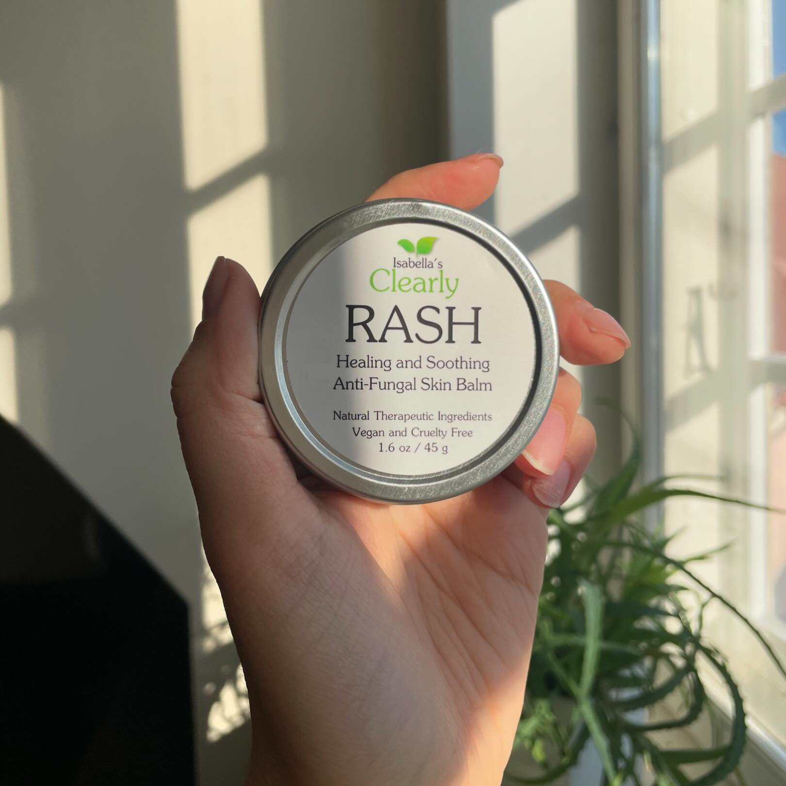 As much as we love springtime, it brings us&hellip;allergies🙂&zwj;&harr;️ but WE got you covered! Clearly RASH is a healing balm made with nature&rsquo;s best ingredients to provide a natural solution to skin rashes and infections. 🌱 

Check out al