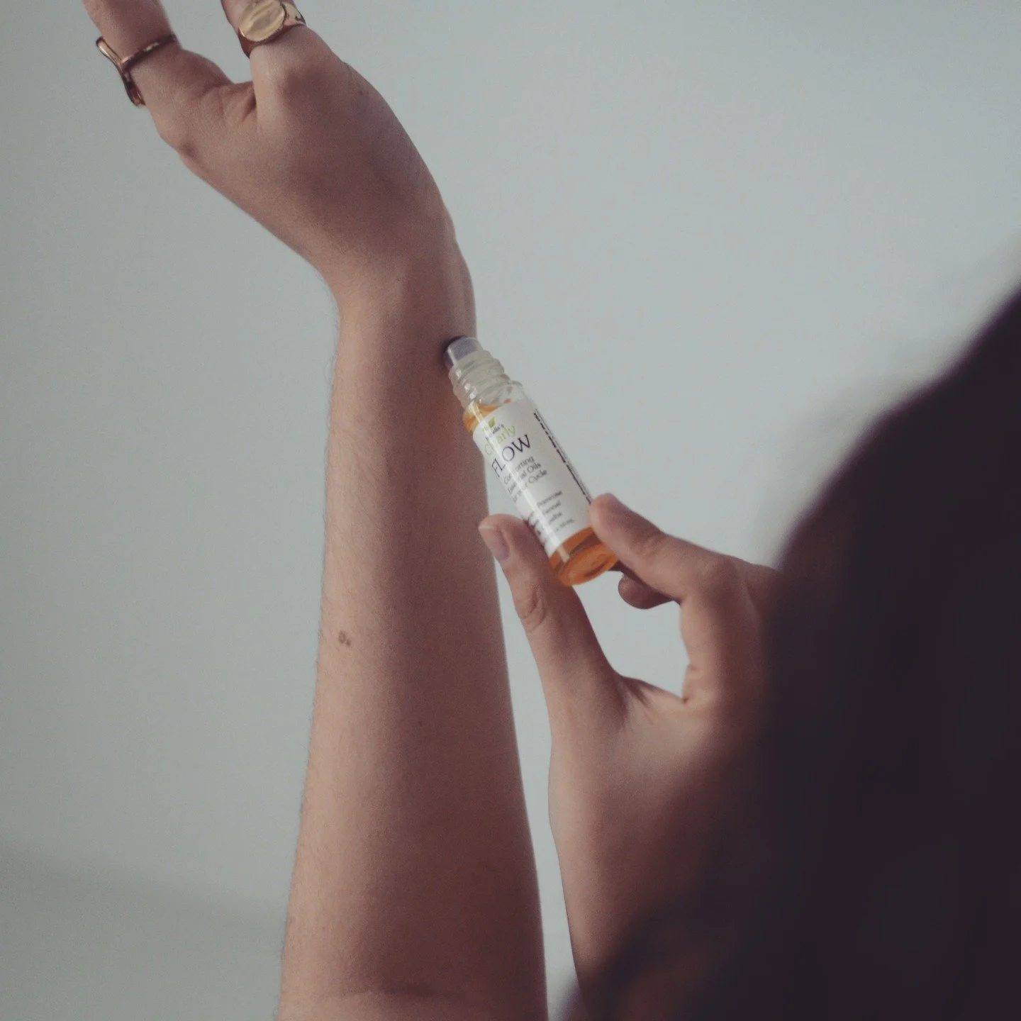 That time of the month? You deserve comfort and confidence. Our Clearly&nbsp;FLOW roll‑on is your secret weapon. This calming blend pairs organic evening primrose, clary sage, lavender, geranium, copaiba and sweet fennel oils, all chosen to help you 