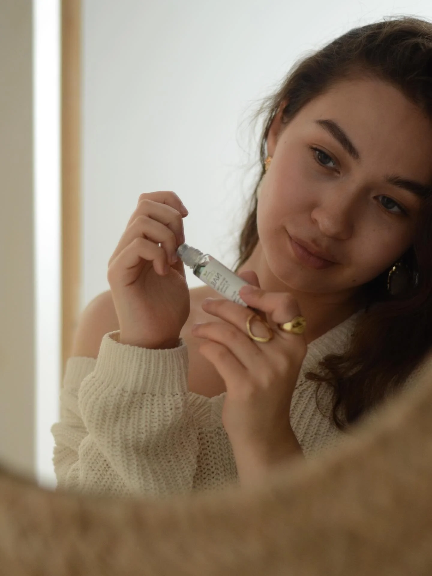 Soft mornings + self-care rituals 🌿
Starting the day with Clearly NAIL &mdash; because strong, healthy nails deserve a little love too. This tiny tube is packed with nourishing oils to restore dry cuticles and brittle nails, all 100% natural and veg