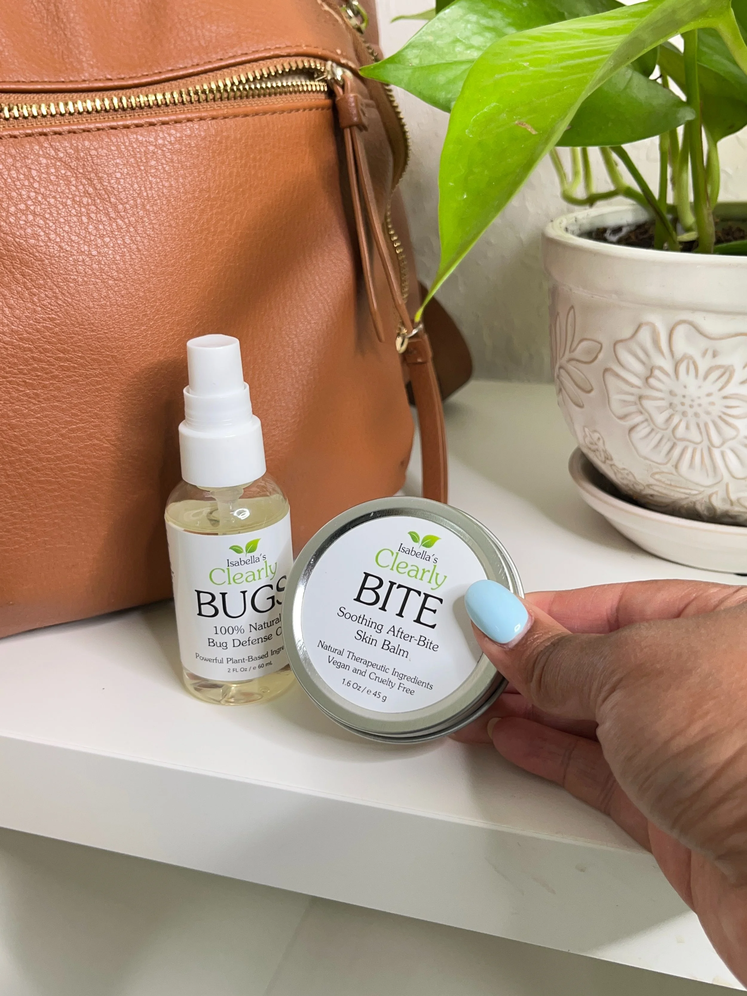 The things moms keep in their purse could honestly survive an apocalypse! 
Snacks, chargers, wipes&hellip; and now BITE + BUGS because vacations, soccer games, hikes, playgrounds, and summer nights happen.

BUGS = our outdoor must-have for keeping th