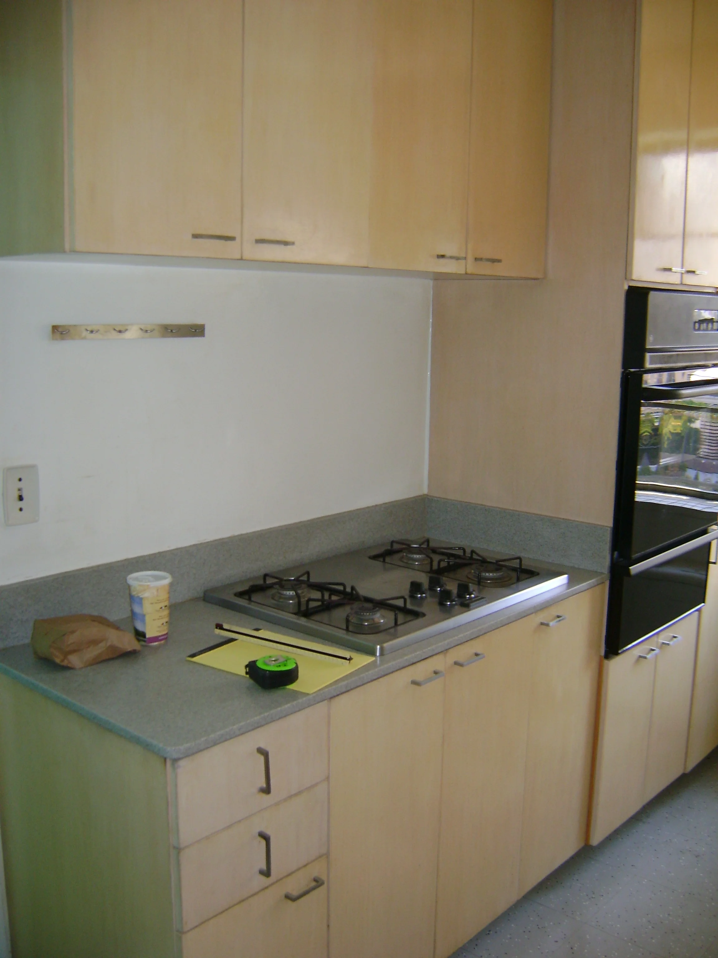  Kitchen before picture 