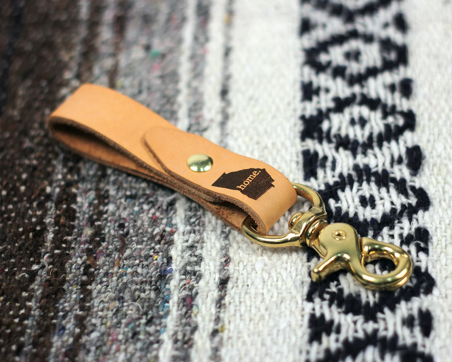 GA_home-keyfob-leather-lifestyle.jpg