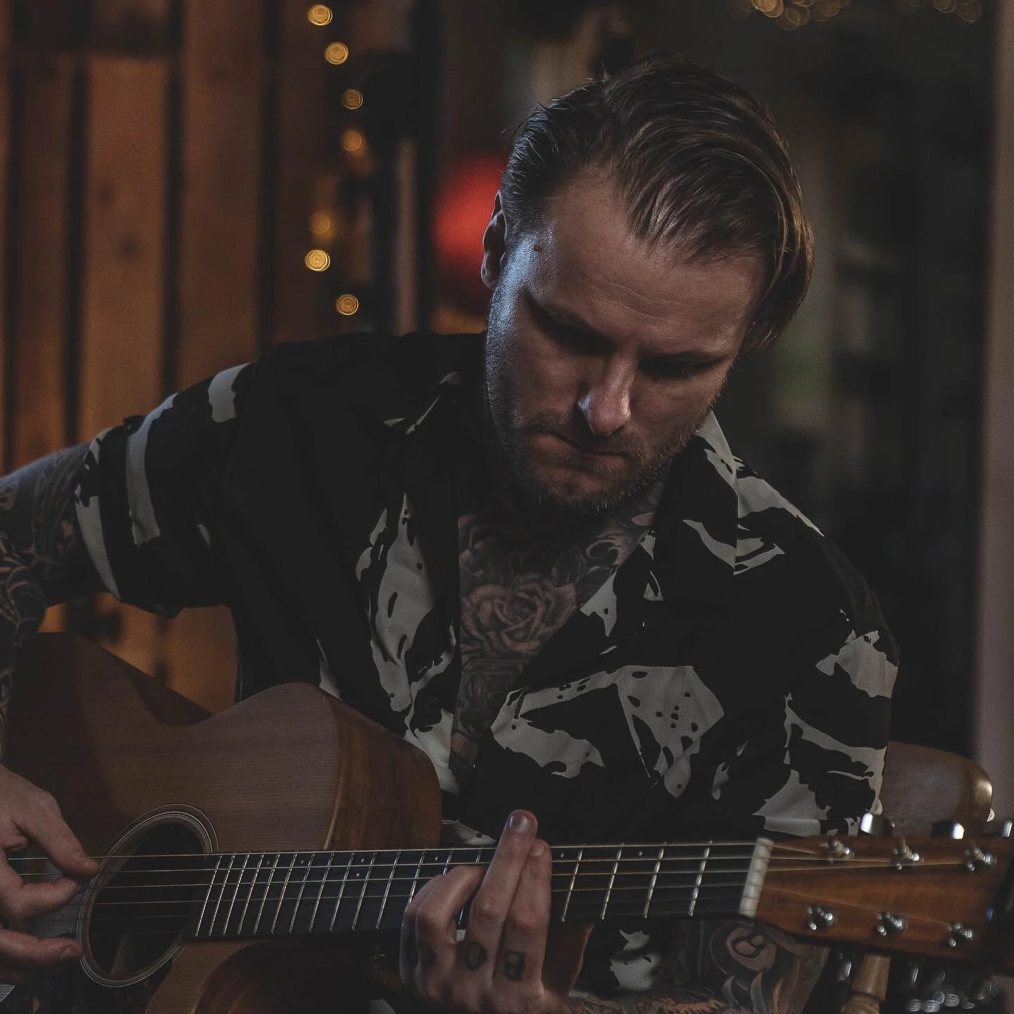 Taken in the studio a couple of weeks ago, cookin’ up some new Jamz 🤘🏻