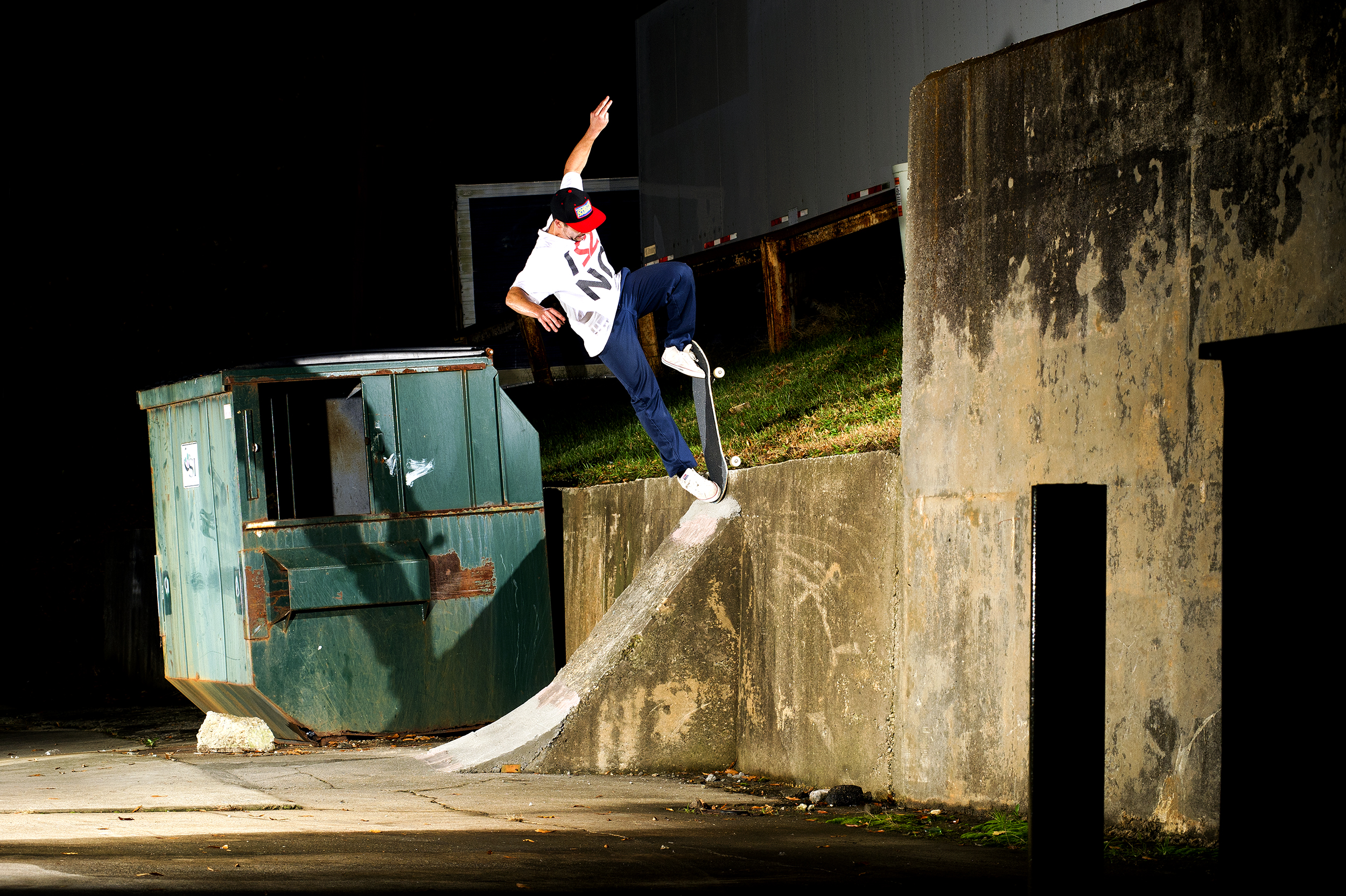Jed_Shooter_Blunt_to_Fakie-1.jpg