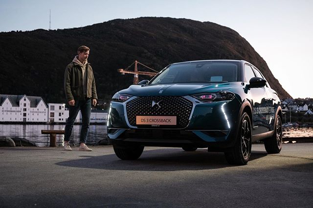 DS 3 CROSSBACK E-TENSE er en⚡️100 % elektrisk ⚡️ sportslig elbil. Den har en rekkevidde p&aring; 320 km iht. WLTP1, og batteriet kan lades til 80 % p&aring; 30 minutter ⭐️ Kommer snart til DS Salon &Aring;lesund ✨ #ds3crossback #etense