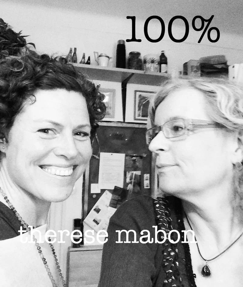 Du ser väl Therese Mabons glittrande närvaro. Så underbart att möta detta energiknippe. Möt henne i en intervju hemma på slottet.