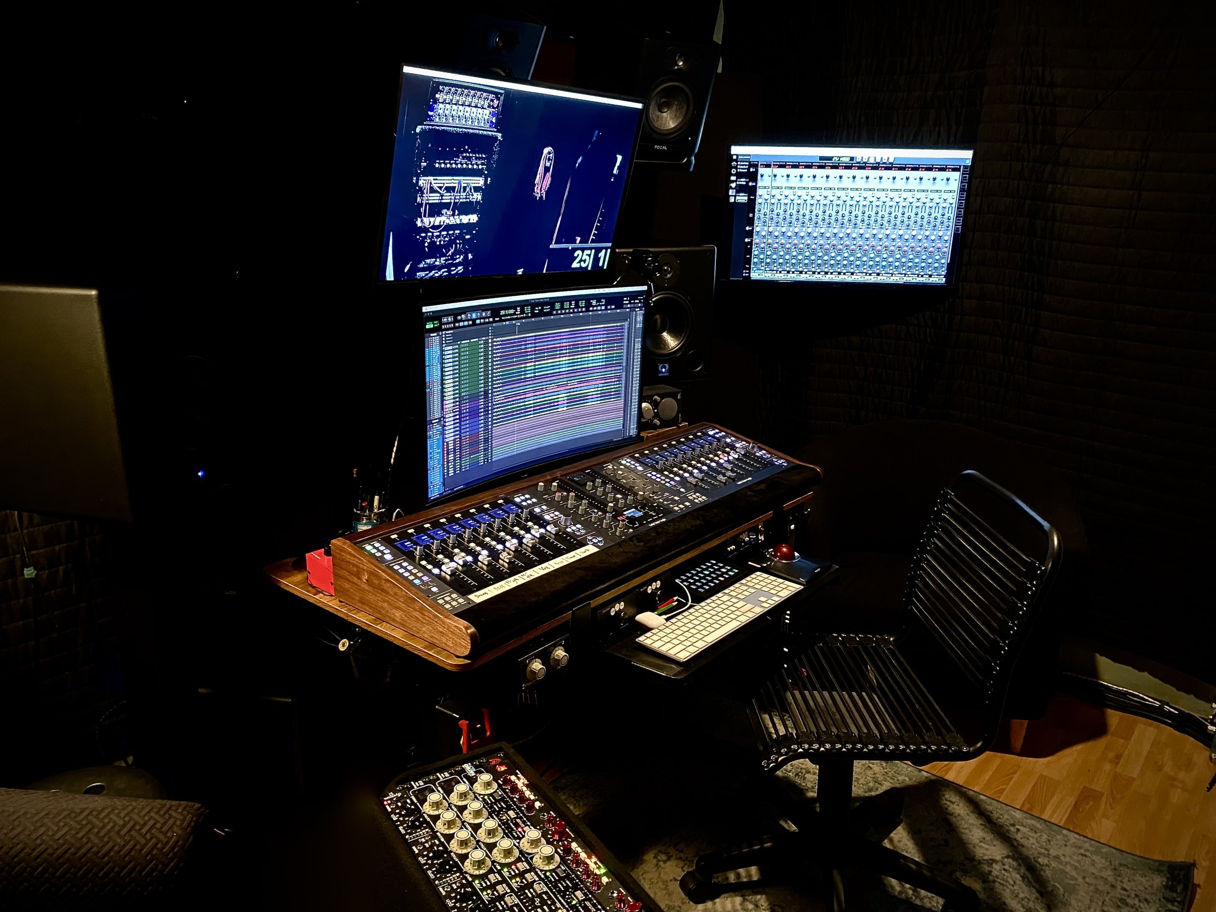  Control Room 24’ 