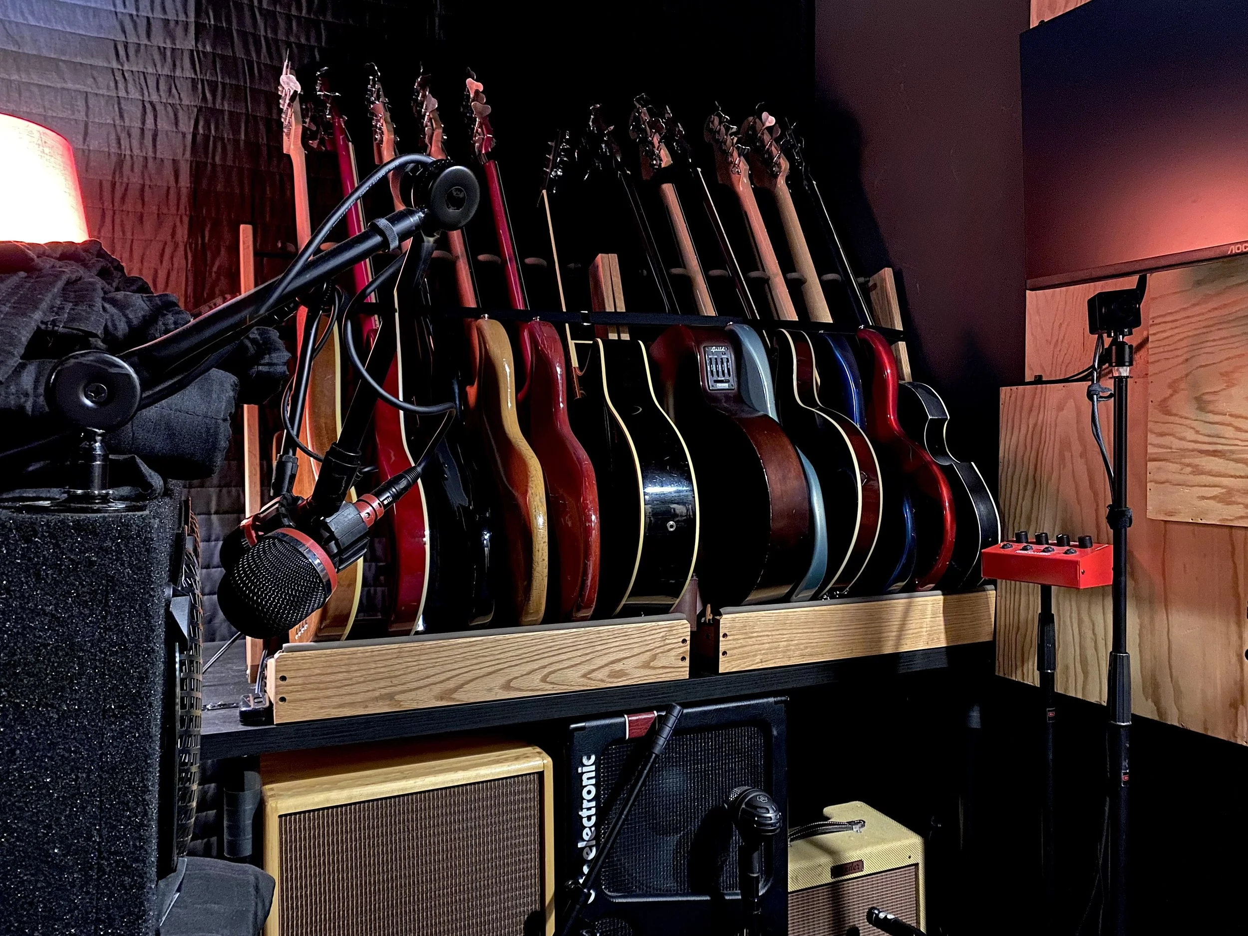  Amp &amp; Basses Room 