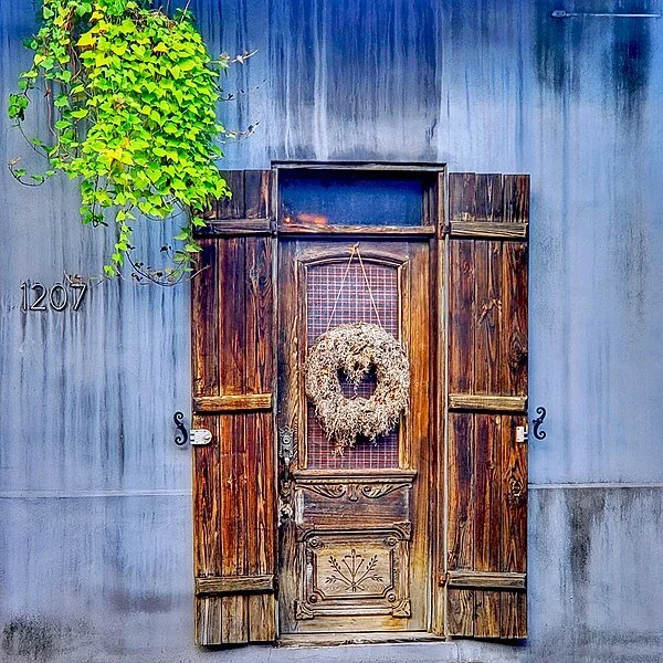 600px-Old_Doorway_in_New_Orleans.jpg