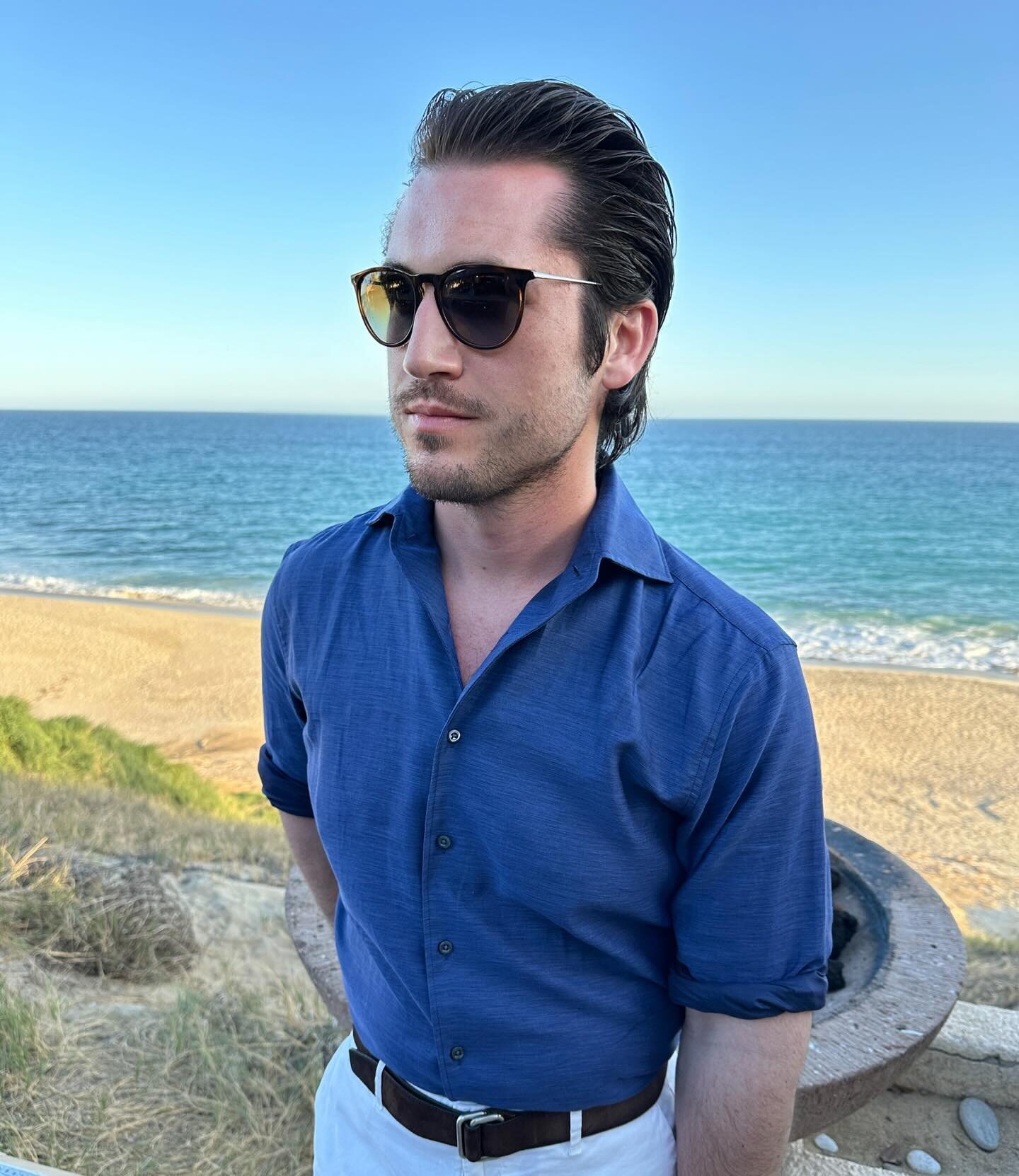 One piece at the beach. 

Stenstr&ouml;ms&rsquo; well-executed one piece collar makes for a solid shirt that is anything but boring.  Featured in a beautiful twill cotton/linen blend fabric.

.
.
#oldmoneyoutfits #mensclassic #classicsuit #outiftinsp