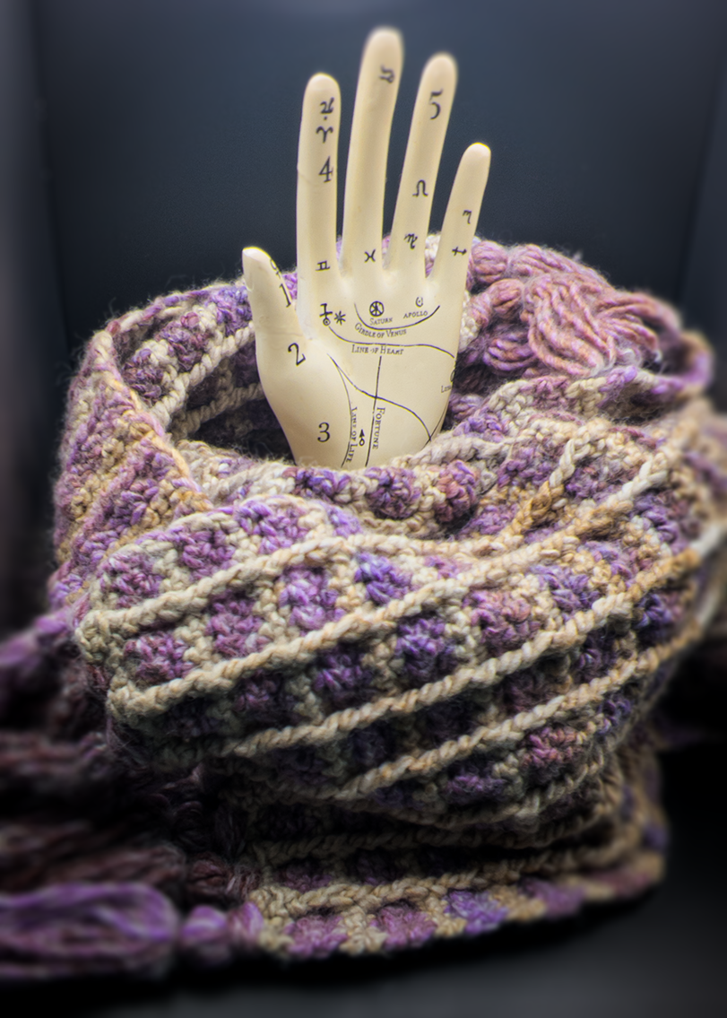 Grid Scarf Pattern from hobbii - designed by Crafty Maz Design