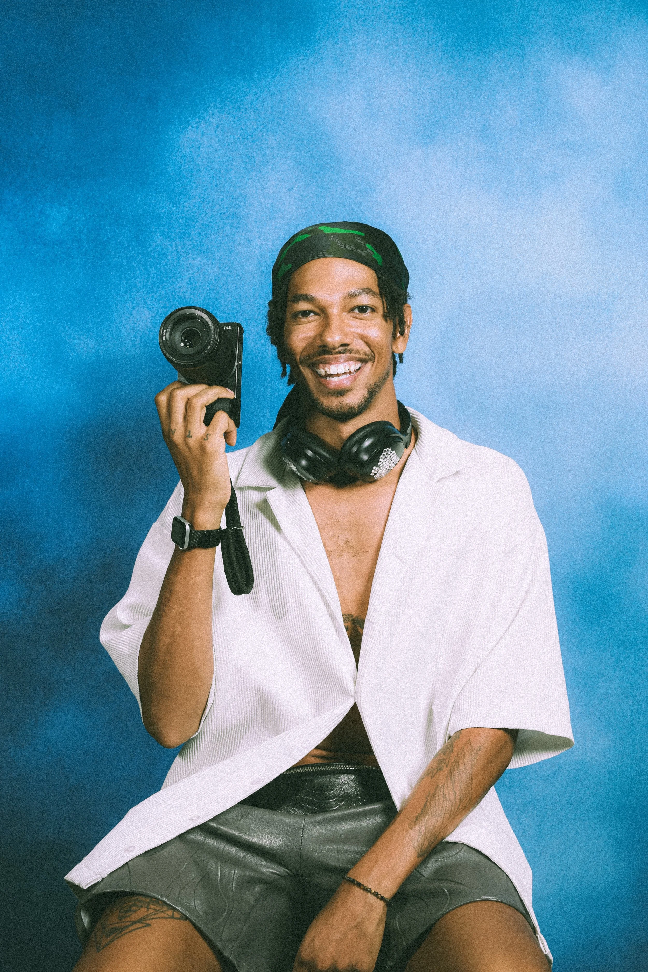 photographer in white.jpeg