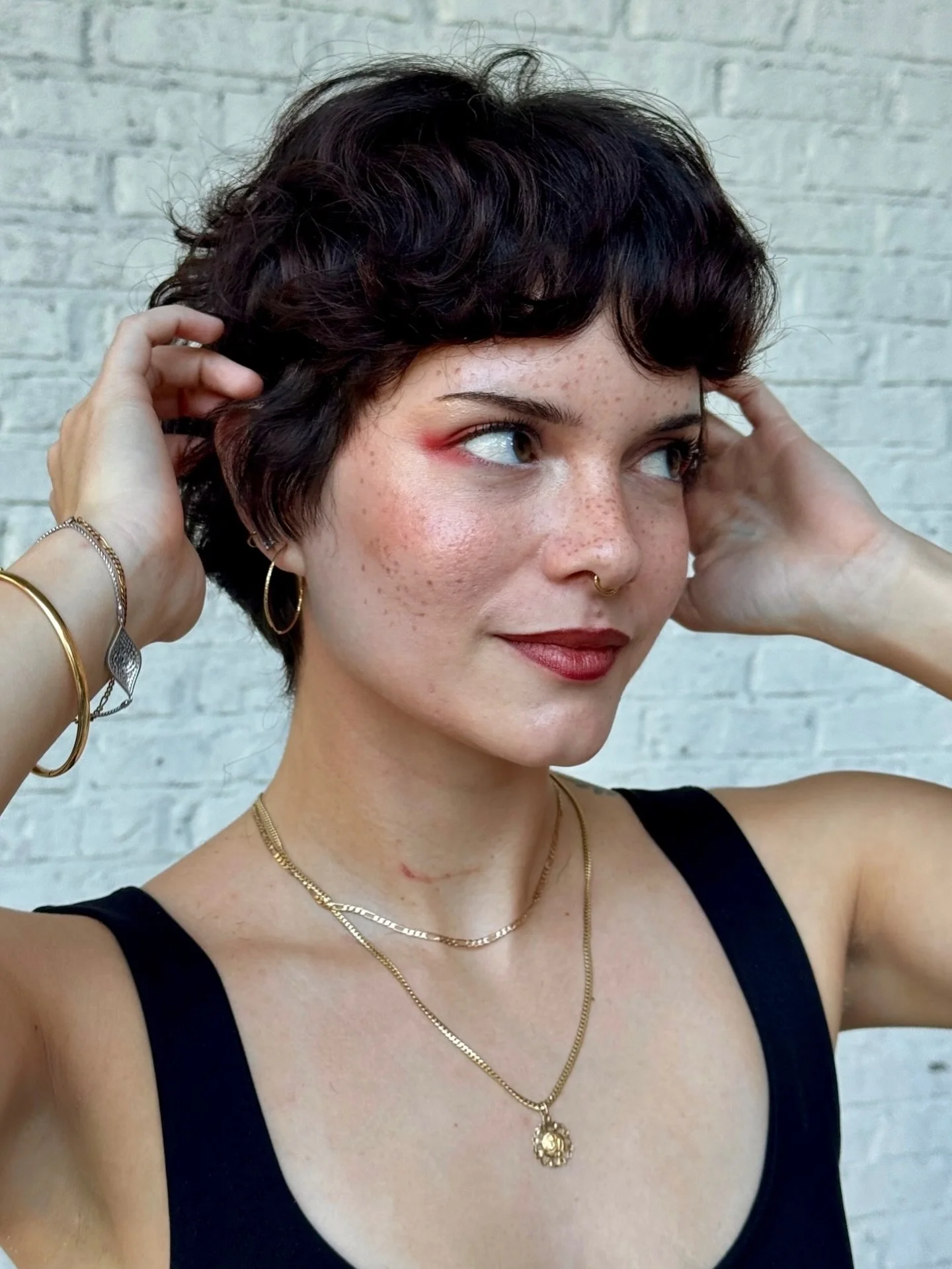 A well-executed pixie isn&rsquo;t about taking hair off&mdash;it&rsquo;s about deciding where not to. This cut uses intentional weight placement and minimal texturizing to enhance natural movement and head shape.
Cut by Victoria. 

#ShortHairOrlando 