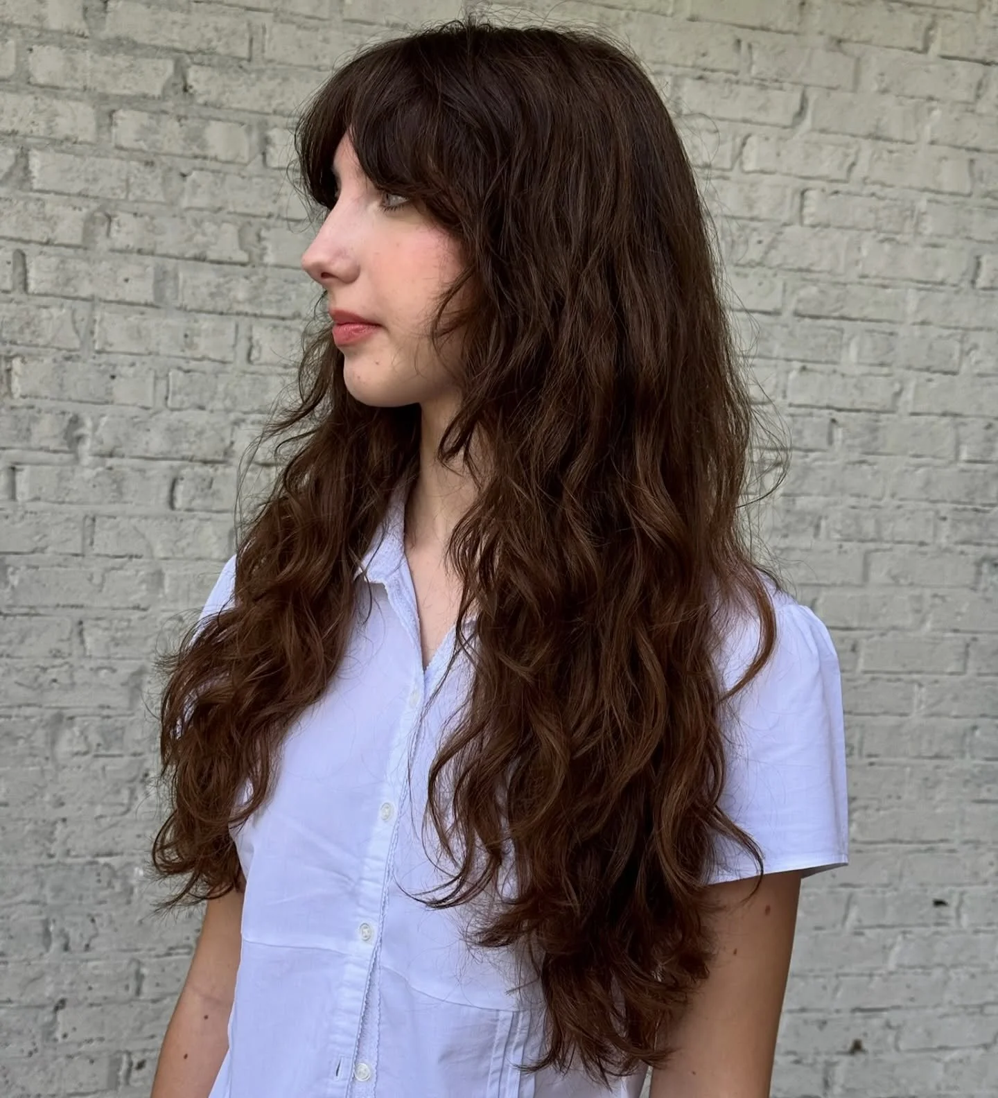 This shape is all about balance.

Length is preserved, but the weight is redistributed so it moves with ease. Soft layering through the mid-lengths, density maintained at the perimeter, and a fringe that frames without feeling heavy. Built to work wi