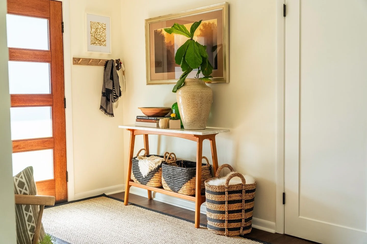 Can’t beat that summer afternoon sunshine! #lindylowneydesign 
#MidCenturyCoastal | ๐ธ: @mark_medeiros
Mid-Century Modern, Entryway Design, Rhode Island Interior Designer, Interior Design Services, Modern Coastal, Design Details, Rhode Island
